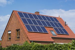 Lees meer over het artikel Gedeeltelijke aftrek voorbelasting woning door plaatsing zonnepanelen op dak