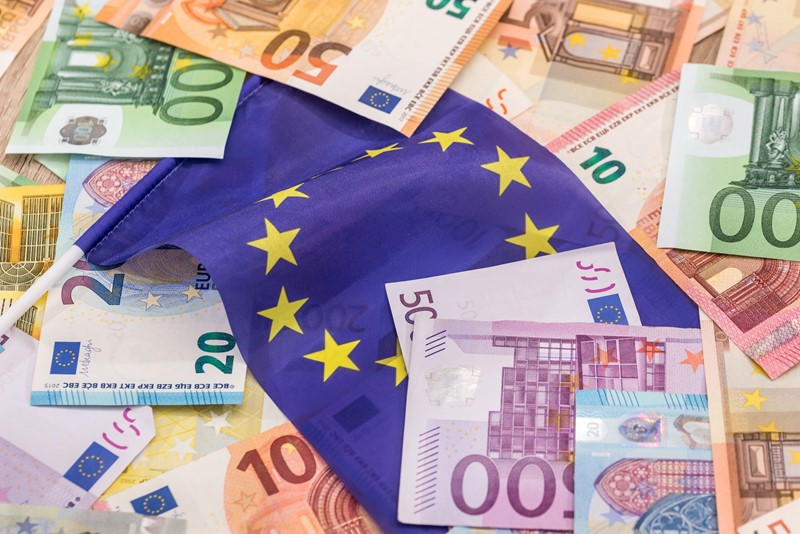 Lees meer over het artikel Kabinet wil verbod op contante betalingen boven € 3.000